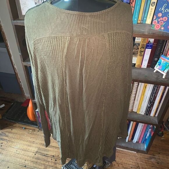 Free People olive green waffle oversized cozy M elevated basics top - Picture 4 of 5